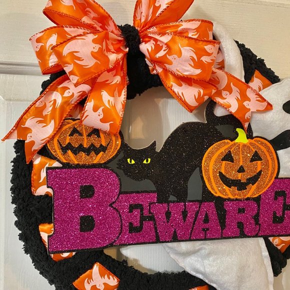 Halloween Wreath (indoor) Beware of Ghosts! - Picture 3 of 4
